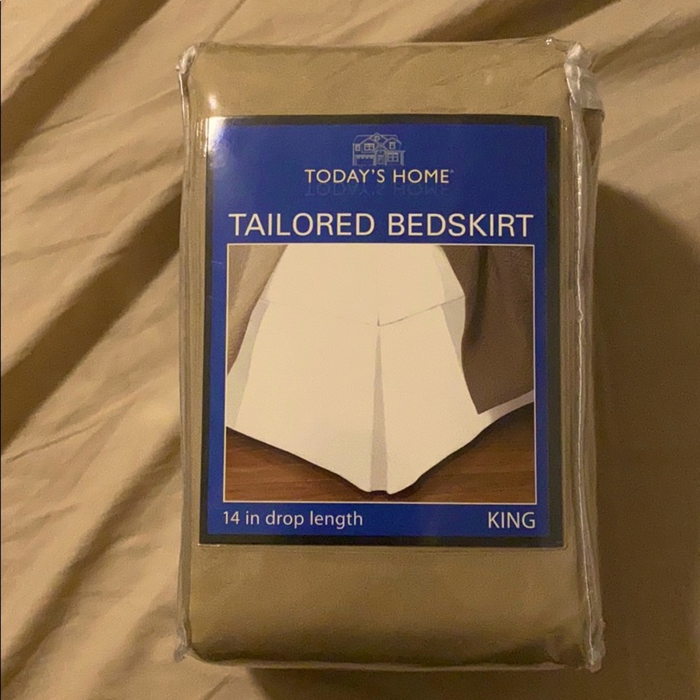 NWT Tailored Bedskirt -KING 14" drop